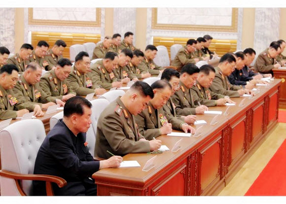 노동당 중앙군사위원회 확대회의 참석한 위원들