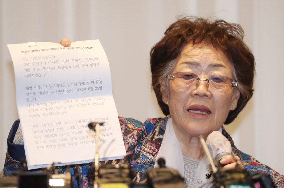 일본군 위안부 피해자 이용수 할머니가 25일 오후 대구 수성구 만촌동 인터불고 호텔에서 기자회견을 하고 있다. 2020. 5. 25. 정연호 기자 tpgod@seoul.co.kr