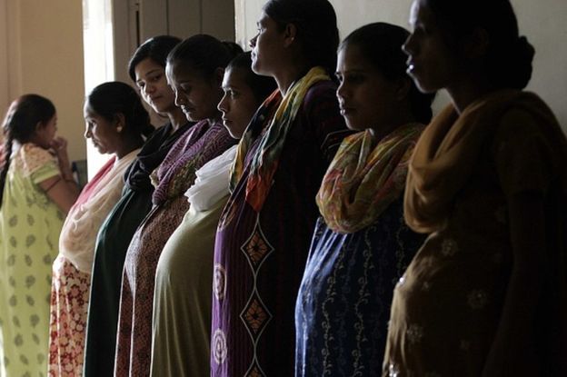 인도에서는 돈을 받고 남의 아이를 출산하는 일이 산업처럼 자리잡아 일년에 1500명 정도의 신생아가 대리모에게서 태어난다. AFP 자료사진 영국 BBC 홈페이지 캡처 