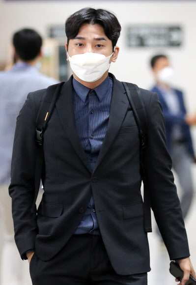 법정 들어가는 버닝썬 제보자 김상교 씨