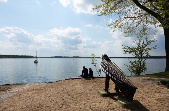 독일 내에서 가장 큰 호수로 꼽히는 뮈리츠 호수. 유람선과 요트 세일링 등 다양한 수상 레포츠를 즐길 수 있다.