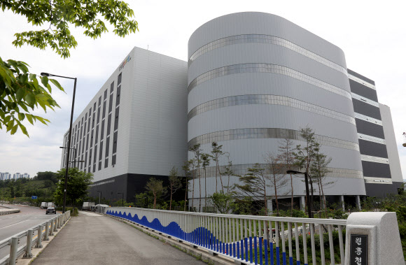 28일 폐쇄한 경기도 고양시 덕양구 원흥동 쿠팡 고양 물류센터 전경.  2020.5.28  연합뉴스