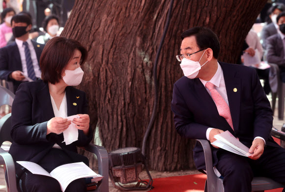 대화하는 주호영-심상정