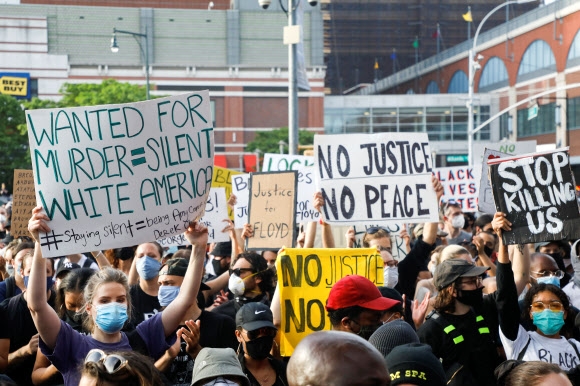 미국 뉴욕에서 ‘흑인 사망’에 항의하는 시위대