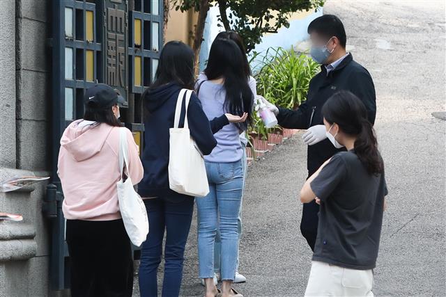 토익 시험 전 손소독 철저하게