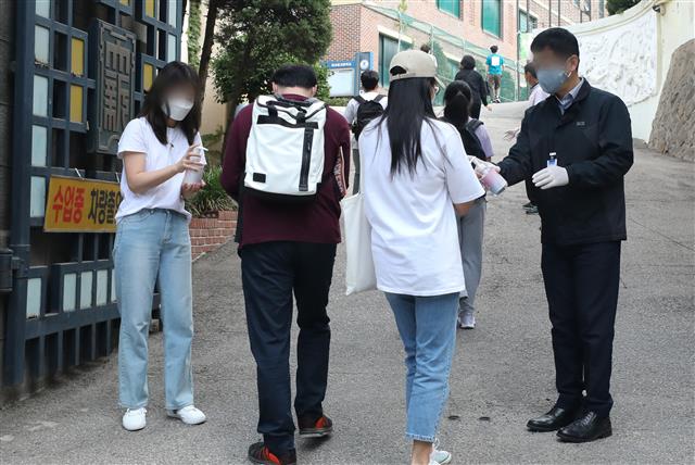 토익 시험 전 손소독 철저하게