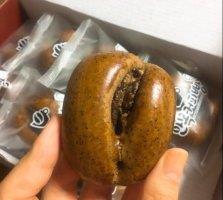 커피의 고장 강릉에서 만들어진 커피빵은 부드러운 앙금과 커피향이 어우러져 인기다. <br>강릉시 제공
