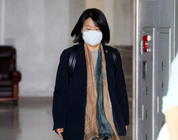 윤미향 의원 출근