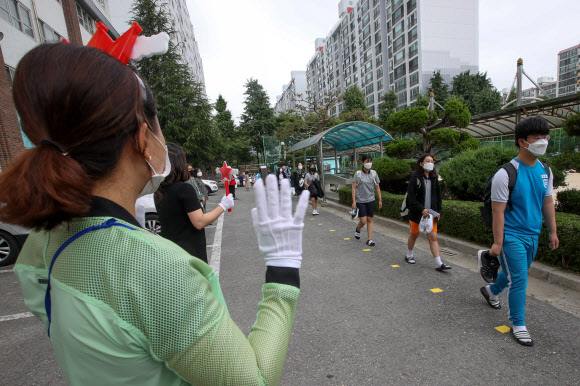 초중고 3차 등교, ‘선생님도 반갑데이!’