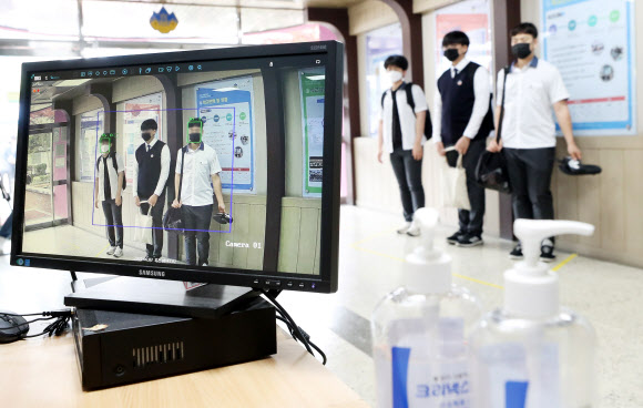 체온 측정 꼼꼼하게