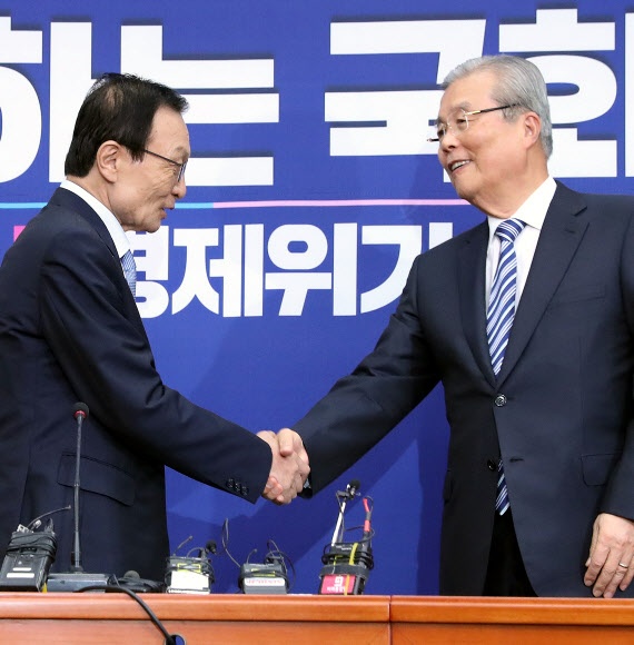 미소짓는 더불어민주당 이해찬 대표-미래통합당 김종인 비대위원장