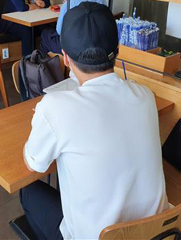 암호화폐 관련 사기 피해자인 임한준씨가 7일 수도권의 한 카페에서 서울신문과 만나 인터뷰를 하고 있다.