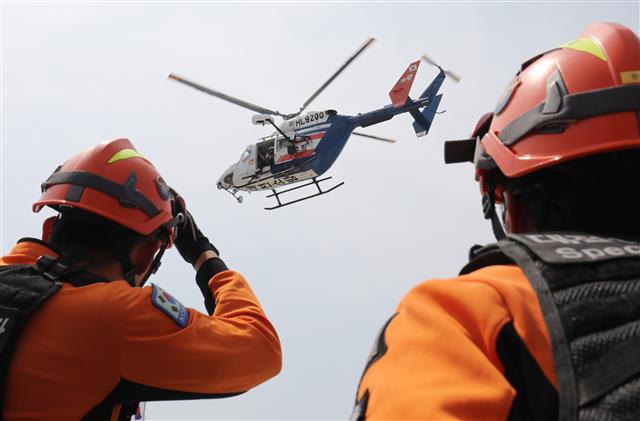 119특수구조단 헬기 이용한 구조 훈련