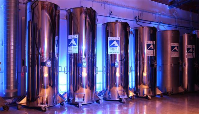 알코르 생명연장재단에서 인체를 냉동해 보존하는 질소탱크의 모습. 미국 알코르생명연장재단 제공
