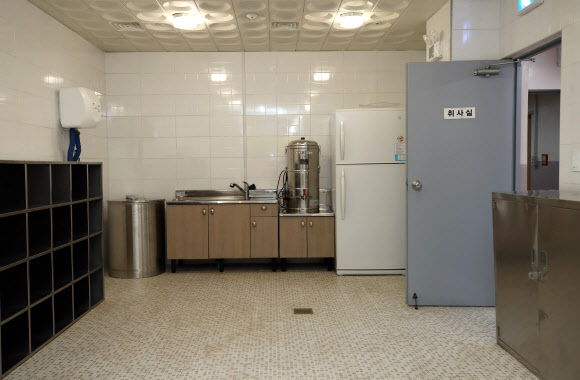 연평도 1호 대피소 취사실