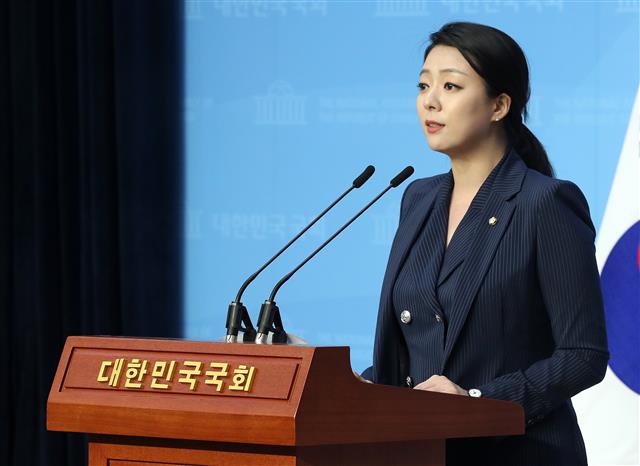 배현진 미래통합당 의원이 19일 오후 서울 여의도 국회 소통관에서 6.17부동산 대책 관련 입장을 발표하는 기자회견을 하고 있다. 2020.6.19 뉴스1