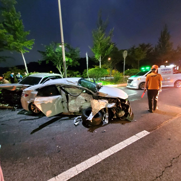 무면허 10대 역주행 사고…6명 중경상