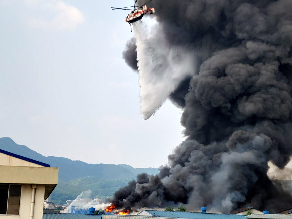 대전 산업단지서 치솟는 검은 연기
