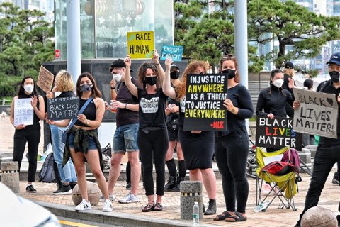 부산 광안리서 흑인민권운동
