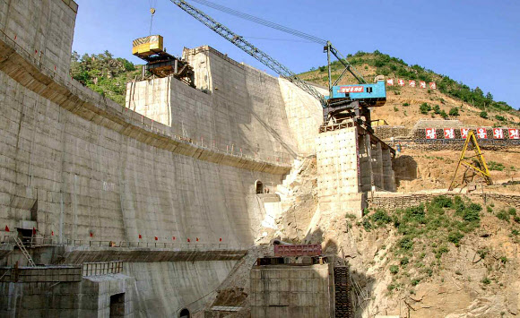 북한 인민군 장명일 소속부대가 함경남도 단천발전소를 빠르게 건설하고 있다고 노동당 기관지 노동신문이 23일 1면에 보도했다. 사진은 단천발전소 건설 현장 모습. 2020.6.23  노동신문 홈페이지 캡처