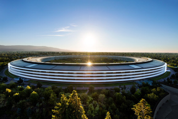 22일(현지시간) 2020 애플 전세계개발자대회가 열리는 미국 캘리포니아주 쿠퍼티노에 있는 스티브 잡스 시어터. 애플 제공