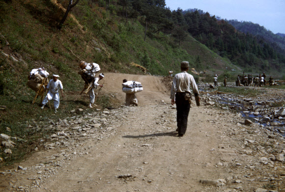 피란민의 삶의 무게