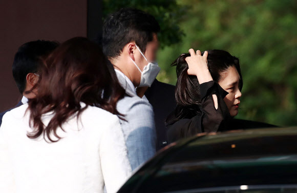 약혼식 참석하는 이부진 호텔신라 사장