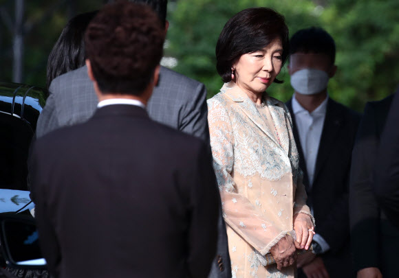 약혼식장 도착한 홍라희 전 관장