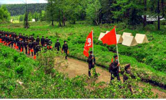 북한 노동당 기관지 노동신문은 1일 1면에 백두산지구 혁명전적지 여름철 답사 모습을 소개했다. 신문은 “성스러운 ‘백두산대학’은 매일과 같이 찾아오는 많은 사람들로 답사인파를 이루고있으며 날이 갈수록 고조되는 답사열풍으로 백두대지는 뜨겁게 달아있다”고 전했다. 2020.7.1.  노동신문 홈페이지 캡처