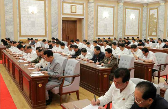 북한 노동당 기관지 노동신문은 3일 김정은 위원장이 전날 노동당 중앙위 제7기 제14차 정치국 확대회의를 열고 신종코로나바이러스 감염증(코로나19) 국가비상방역 문제를 논의했다고 보도했다. 2020.7.3.  노동신문 홈페이지 캡처