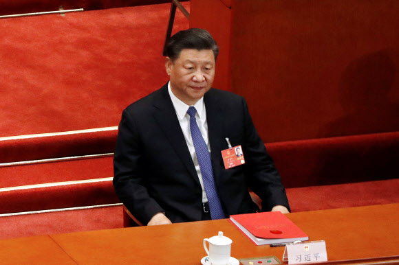 지난달 28일 전국인민대표대회(전인대)에 참석한 시진핑 중국 국가주석. 로이터 연합뉴스