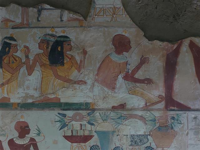 하프를 연주하는 음악가. 나크트의 무덤(TT52) 벽화. 신왕국 시대 18왕조, 기원전 1400년경. 룩소르 서안 세이크 아브드 엘쿠르나.