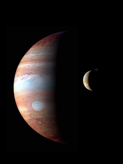 미국의 뉴허라이즌스호가 2007년 근접비행을 하면서 포착한 목성과 ‘갈릴레이 위성’이라 불리는 이오 위성. 갈릴레이 역시 갓 발명된 망원경을 통해 이 모습을 확인한 뒤 ‘그래도 지구가 돈다’고 주장했을 것이다. NASA 홈페이지 캡처