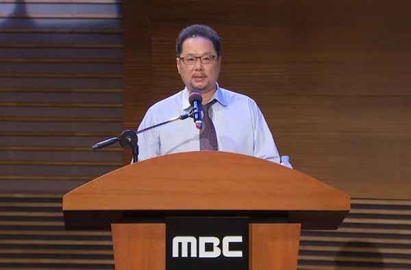 10일 MBC 골든마우스홀에서 박성제 사장이 ‘MBC미래를 말하다-사원과의 대화’를 진행하고 있다. MBC 생중계 화면 캡처