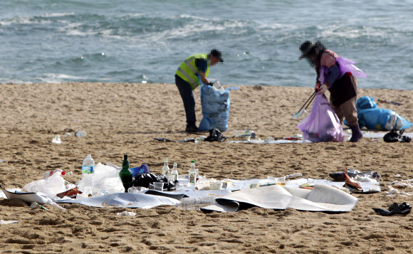 쓰레기장 된 백사장