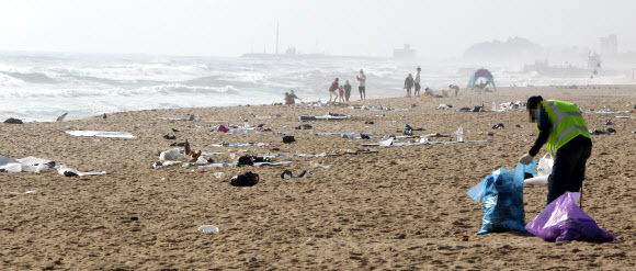 쓰레기장 된 백사장