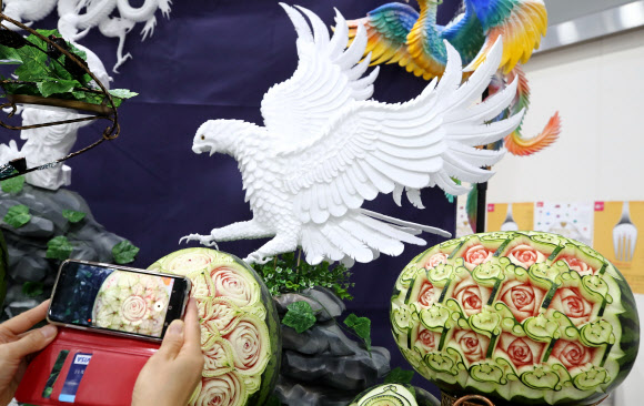 ‘수박 속 장미꽃’