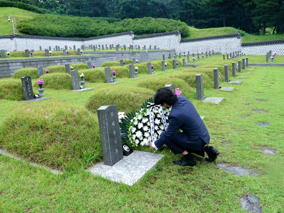 홍콩 민주화 인사, 5·18묘지에 헌화