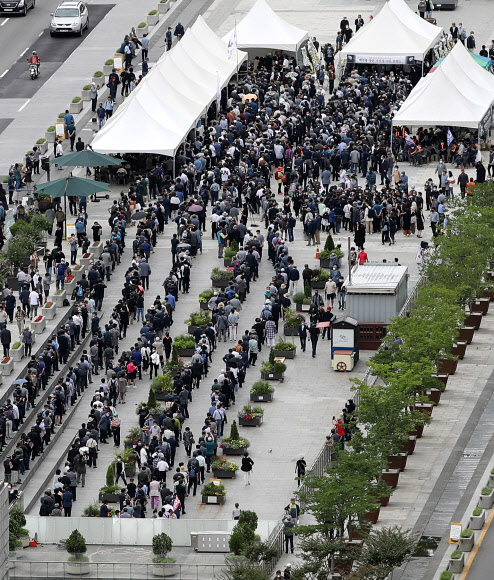 광화문광장 가득 채운 백선엽 장군 조문 인파