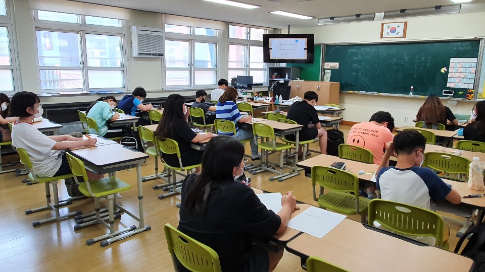 초등 교사 채승현 씨가 담임으로 맡고 있는 경북 구미 원남 초등학교의 6학년 학급 모습