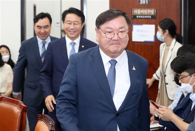 정책조정회의 참석하는 김태년 원내대표