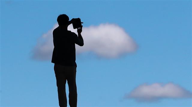 장마가 소강 상태로 접어든 26일 서울 용산구 국립중앙박물관에서 바라본 하늘이 파랗게 보이고 있다. 2020.7.26 뉴스1