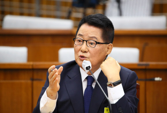 ‘학력 의혹’ 관련 발언하는 박지원 국정원장 후보자