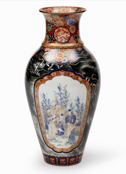 문화재청 국립고궁박물관이 오는 29일부터 10월 4일까지 특별전 ‘新(신)왕실도자, 조선왕실에서 사용한 서양식 도자기’를 개최한다고 28일 밝혔다.  이번 전시에서는 살라미나 병을 비롯해 필뤼비트(Pillivuyt) 양식기 한 벌, 백자 색회 고사인물무늬 화병 등 그동안 한 번도 공개된 적 없는 근대 서양식 도자기 40여 점이 처음으로 전시되며, 이를 포함해 프랑스·영국·독일·일본·중국에서 제작된 서양식 도자기 등 약 310건 총 400점의 유물이 선보인다.  사진은 19∼20세기 일본 규슈 아리타에서 제작된 백자 색회 고사인물무늬 화병. 2020.7.28 국립고궁박물관 제공