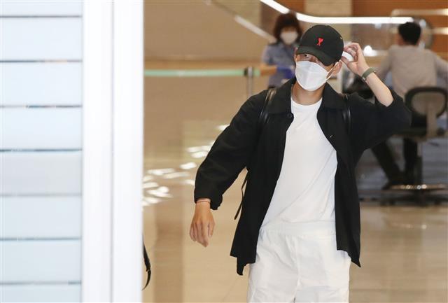 잉글랜드 프리미어리그 토트넘의 손흥민이 28일 오후 인천국제공항을 통해 귀국하고 있다. 손흥민은 리그 10골-10도움을 달성하며 아시아 선수 최초 기록을 쓰고 한 시즌 개인 최다 공격 포인트 30개(18골-12도움)를 달성하며 성공적인 시즌을 보냈다.2020.7.28 뉴스1