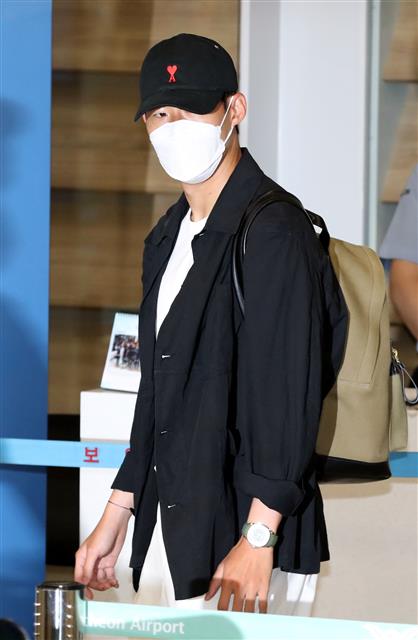 잉글랜드 프리미어리그 토트넘의 손흥민이 28일 오후 인천국제공항을 통해 귀국하고 있다. 손흥민은 리그 10골-10도움을 달성하며 아시아 선수 최초 기록을 쓰고 한 시즌 개인 최다 공격 포인트 30개(18골-12도움)를 달성하며 성공적인 시즌을 보냈다.2020.7.28 뉴스1