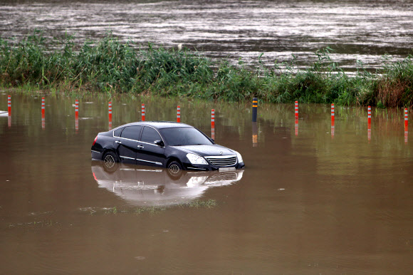 폭우에 불어난 광주 황룡강