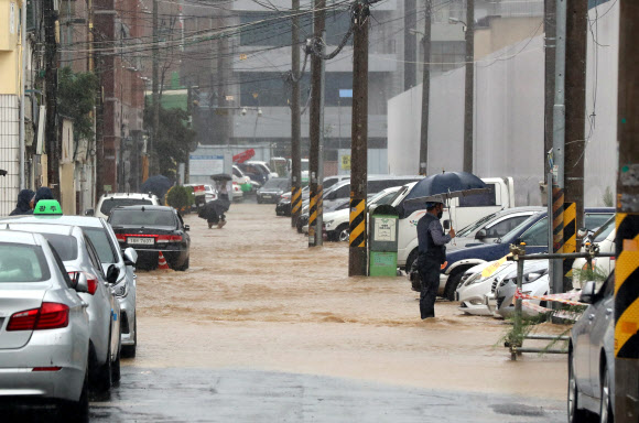 광주·전남에 폭우… 장마 끝나면 역대급 무더위 