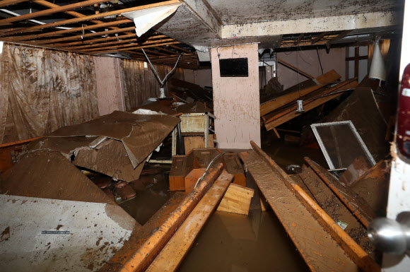 폐허로 변한 아파트