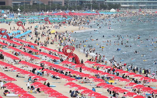 무더위 찾아온 해운대